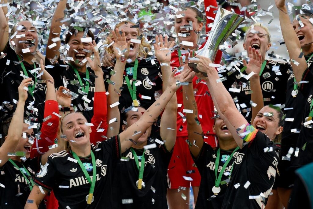 VERTA Georgia Stanway lifting the German Super Cup with bayern Munich