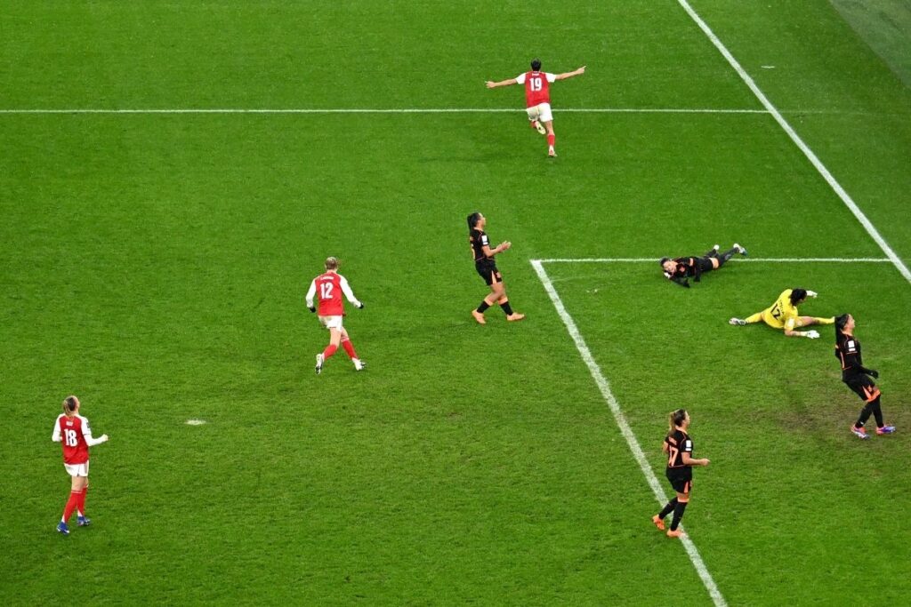 VERTA | FIFA Champions Cup Final Arsenal vs Corinthians  Caitlin Foord celebrating after winner